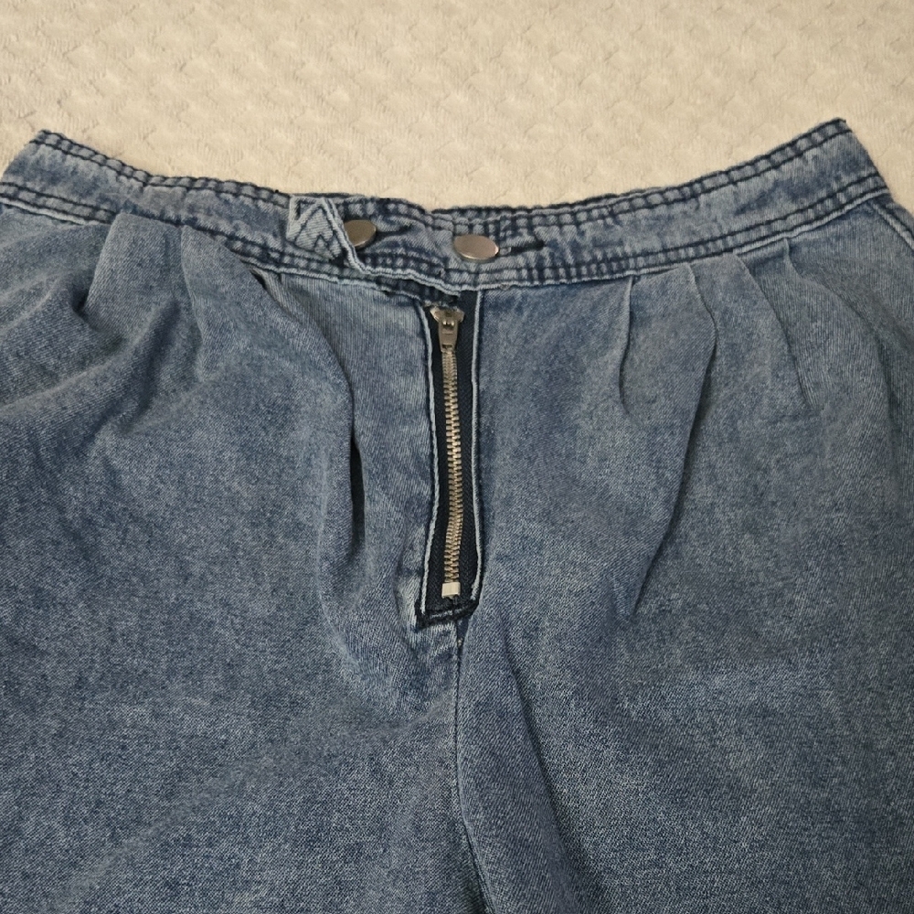 High-Waisted Light Blue Denim Pants with Front Zip